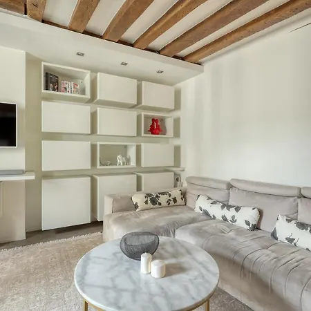아파트 Large And Modern 1brd Flat At Lovely Saint Germain 파리